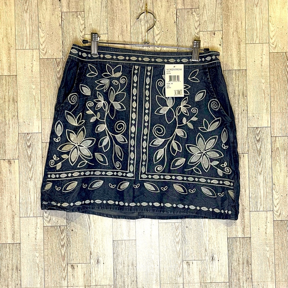 NWT mini skirt